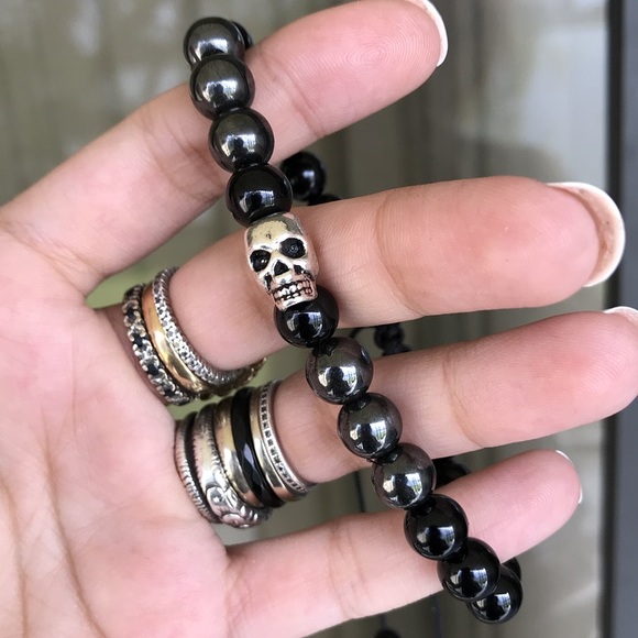 Skull bead bracelet . Men or women hematite & onyx gemstones silver skull charm - Picture 3 of 7